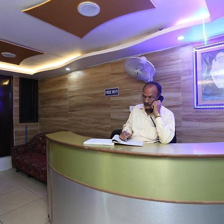 Oyo Hotel New Metro Near Phoenix United لاكناو المظهر الخارجي الصورة